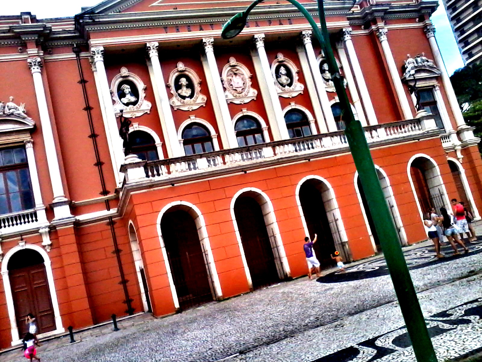 Theatro da Paz em Belém, fachada neoclássica na Praça da República.